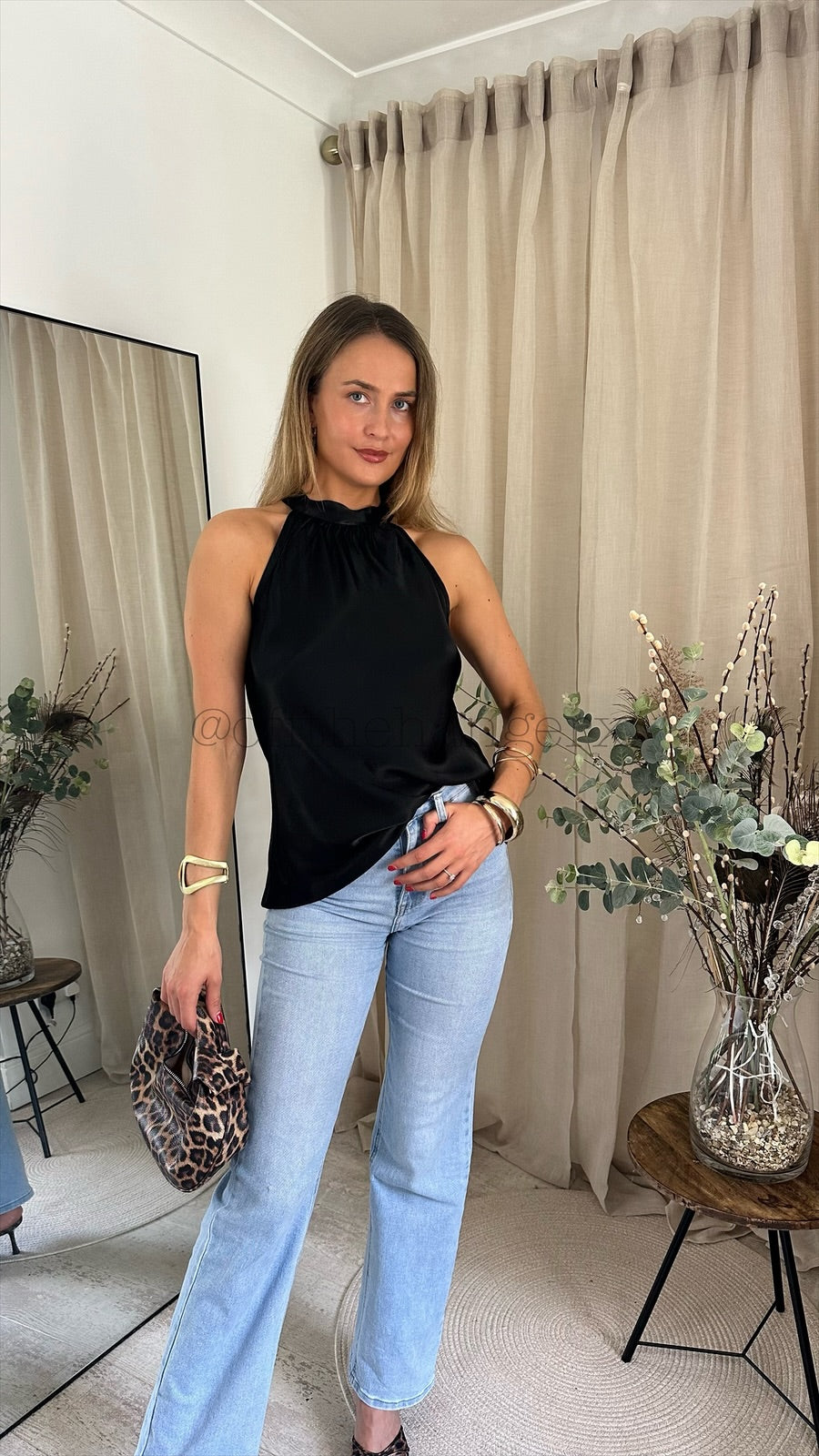 RELA HALTERNECK TOP
