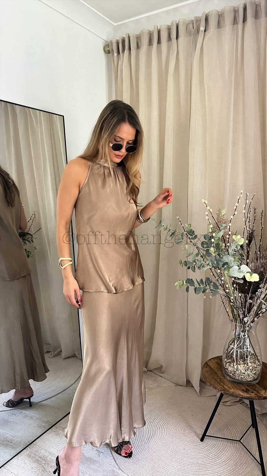 RELA HALTERNECK TOP