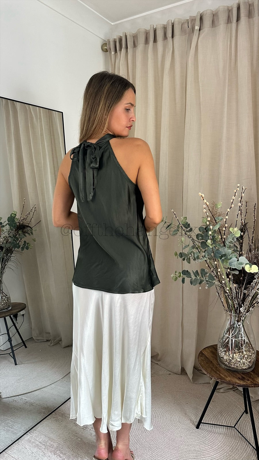 RELA HALTERNECK TOP