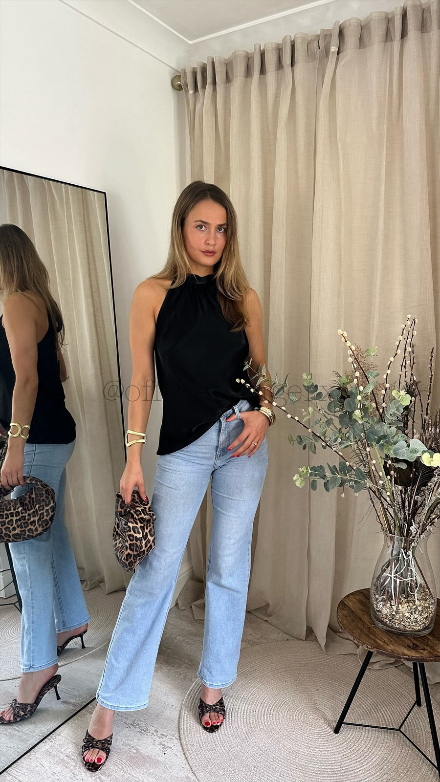 RELA HALTERNECK TOP