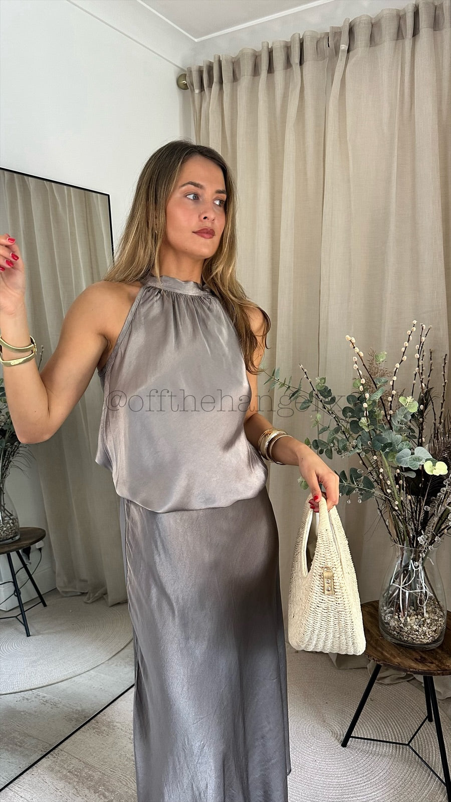 RELA HALTERNECK TOP